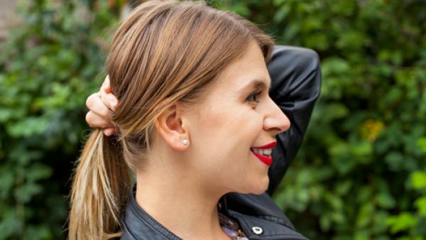 لم يعد من الضروري اللجوء إلى تقنيّات شفط الدهون أو الجراحة التجميليّة للتخلّص من الذقن المزدوج (shutterstock.com)
