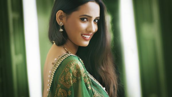 نقدم لكِ وصفتين من أسرار الجمال الهندي للمحافظة على شعرك لامعًا وجذابًا. (shutterstock.com)
