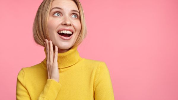 يجب الاهتمام بغسل الوجه بمياه نظيفة وذلك من أجل إزالة أي أوساخ به (shutterstock.com) يجب الاهتمام بغسل الوجه بمياه نظيفة وذلك من أجل إزالة أي أوساخ به (shutterstock.com)