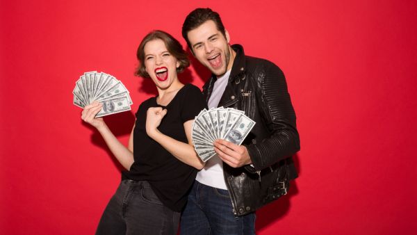 سنعرّفك اليوم الى مجموعة من الأبراج التي تحب جمع المال فهل أنت من بينها مثلاً؟ (shutterstock.com)
