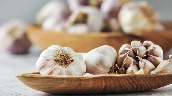 الثوم يمكن أن يقلل من خطر الإصابة بأنواع معينة من السرطان (shutterstock.com)
