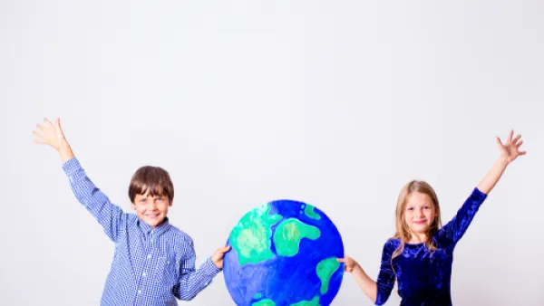 الأطفال يفكرون بشكل أعمق فيما يتعلق ببعض أوجه الحياة (shutterstock.com)