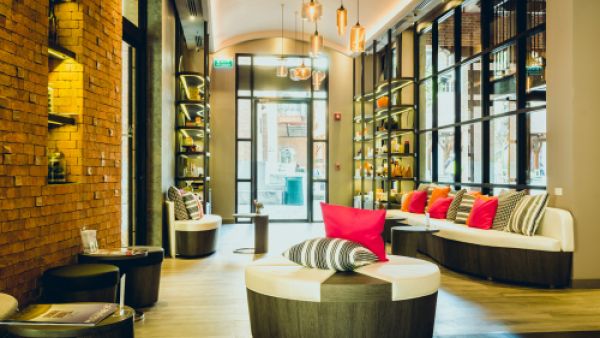 تتسم موضة ورق الحائط في 2018 بالتنوع والجاذبية (shutterstock.com)
