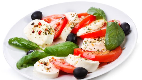وصفة سلطة الطماطم والموتزريلا