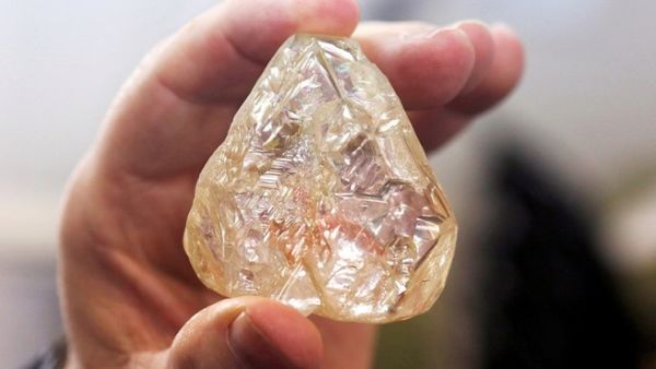 The egg-sized, 709-carat diamond is one of the largest ever discovered in Sierra Leone. (Reuters)