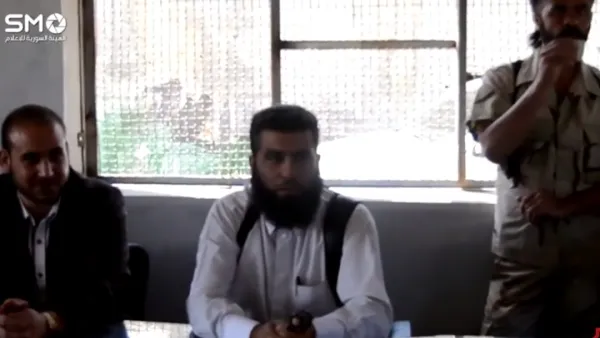 قادة في الحكومة المؤقتة قبل لحظة من وقوع التفجير - يوتيوب