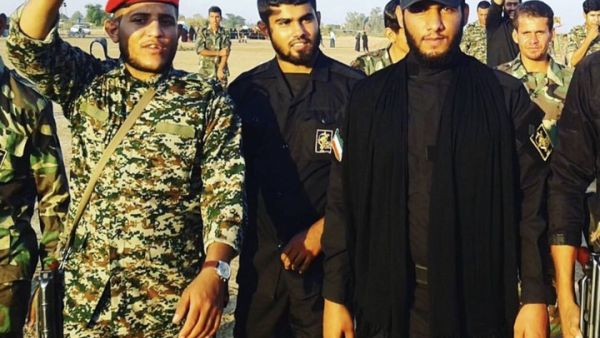 مصطفى كعبي (يسار) سجن بتهمة السرقة ليظهر لاحقا يقاتل إلى جانب الحرس الثوري في سوريا