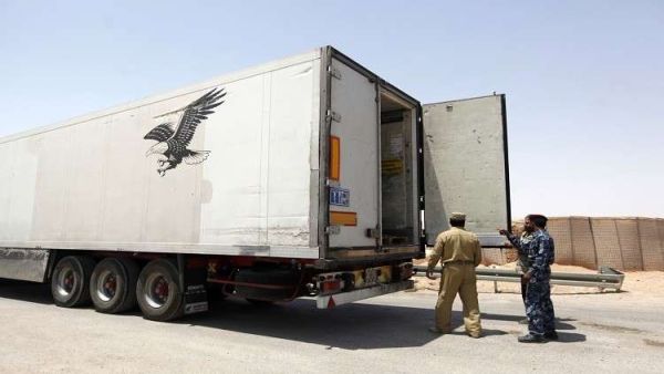 وجود دلالات على قرب استئناف حركة الشاحنات التجارية عبر هذا المعبر