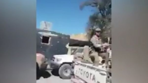 لحظة خروج الكوماندوز الأمريكي من بلدة الراعي بريف حلب - يوتيوب