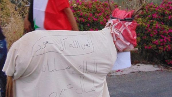 حضر جنود روس الكرنفال بزيّهم العسكري - تويتر