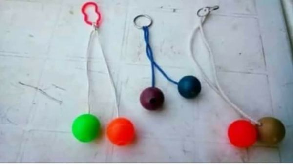 حملة أمنية من قِبل الشرطة لمصادرة هذه اللعبة من محلات الأدوات الدراسية 