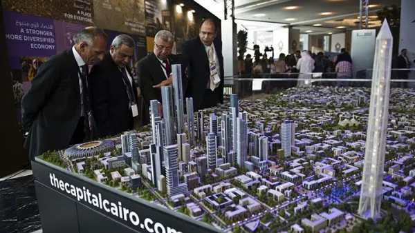 خبير اقتصادي: وزارة الإسكان التي تمثل الحكومة تقدم دعما كبيرا لمشروعات الأغنياء بالعاصمة الإدارية
