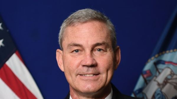 خدم ستيرني في البحرية الأمريكية لمدة 36 عاما