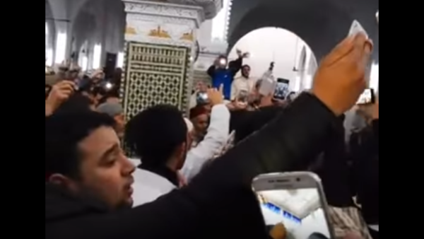 محمد أبياط من الشيوخ الذين صلى خلفهم ملك المغرب محمد السادس 