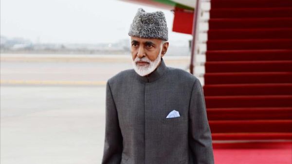 السلطان قابوس بن سعيد، يبلغ من العمر 76 سنة 