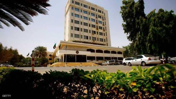 السودان يغلق 13 بعثة دبلوماسية لترشيد الإنفاق
