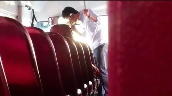 الشاب يبلغ من العمر 20 عاما ، وجرى إيقافه تمهيدا لإحالته وملف الحادثة لهيئة التحقيق والادعاء العام -
