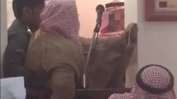 "الشؤون الإسلامية" قالت إن الخطيب المسن يعاني من مرض نفسي 
