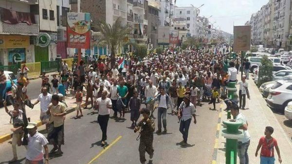 استياء بين عدد من اليمنيين من تصرفات السعودية والإمارات في بلادهم