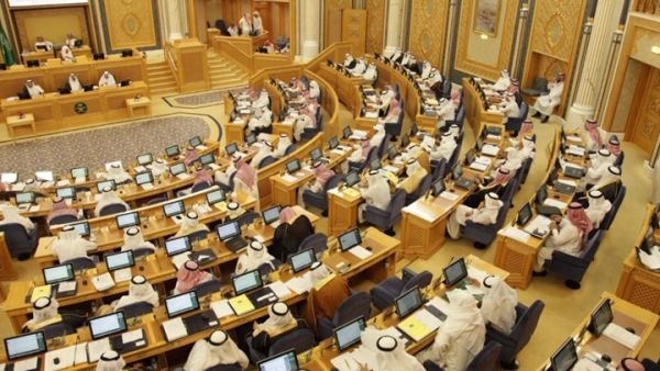 مجلس الشورى السعودي يوصي بتأخير صلاة العشاء