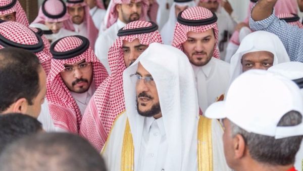 شدد آل الشيخ أن على القائمين على هذه الجمعيات أن يحاربوا "الأفكار الدخيلة والهدامة"