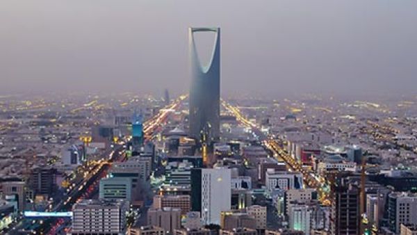 شن ناشطون هجوما على الحساب، قائلين إنه يمثل سياسة الحكومة السعودية مع عامة الشعب