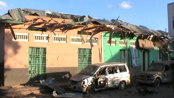 Destroyed buildings and vehicles are seen on 28 February, 2016 in Baidoa after twin explosions in the Somali city killed at least 25 people. (AFP/Stringer)