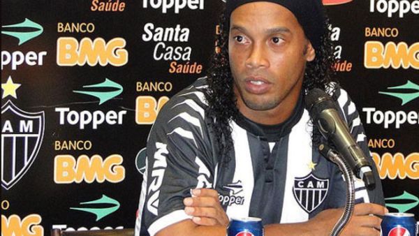 Al Shabab do Ronaldinho U-turn