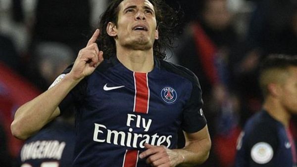 كافاني يحتفل بهدفه