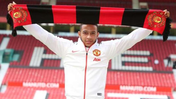 ديباي يرفع وشاح مانشستر يونايتد