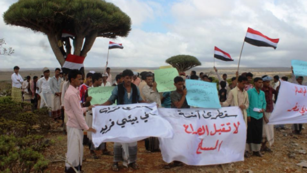 مؤرخ إماراتي يكشف عن "مطامع" الإمارات في "سقطرى" اليمنية