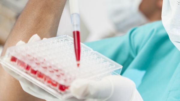 The Saudi Ministry of Health will not test female students for AIDS.