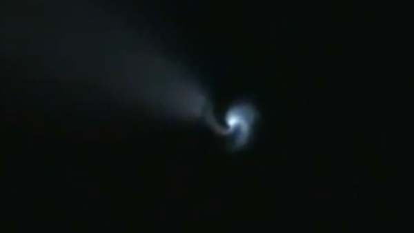 صورة للجسم التقطها مصور هاو في منطقة حفر الباطن في السعودية