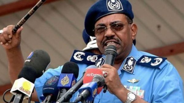 الرئيس السوداني عمر البشير خلال حفل تكريم لقوات الشرطة في الخرطو
