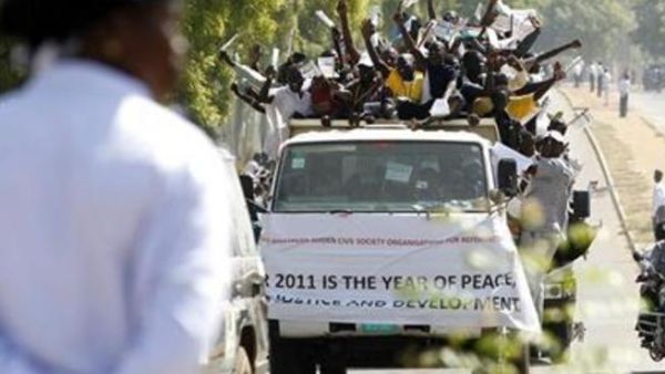 سودانيون جنوبيون أثناء مظاهرة تأييد للاستفتاء في جوبا
