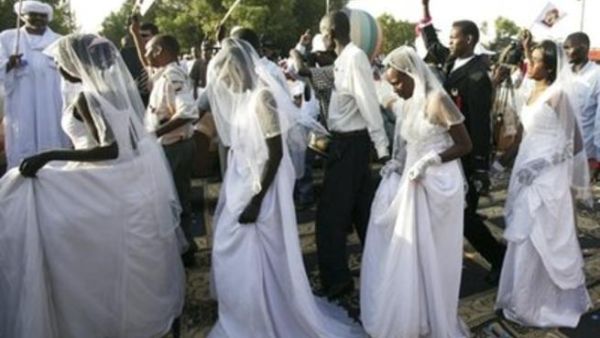 500 عريس وعروس من شمال وجنوب السودان يشاركون في عرس جماعي في مسعى لتكريس الوحدة