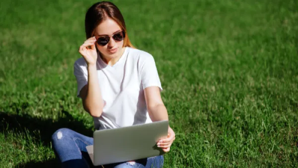 التعرّض المعتدل لأشعة الشمس تساعد على إفراز هرمون ميلاتونين

