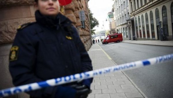 وقع الحادث أثناء عملية تفتيش كانت الشرطة تقوم بها في أحد البيوت