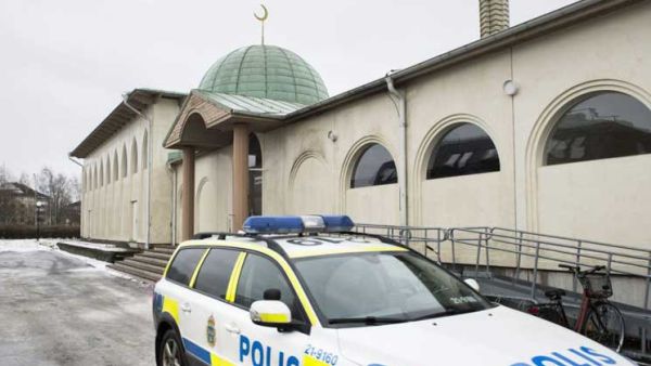 ذكر أن المسجد يرتاتده يوميا نحو 100 شخص من أجل الصلاة 