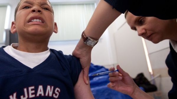 Experts says the best protection against the H1N1 virus is a yearly dose of the flu vaccine. (AFP/Jesus Alcazar)