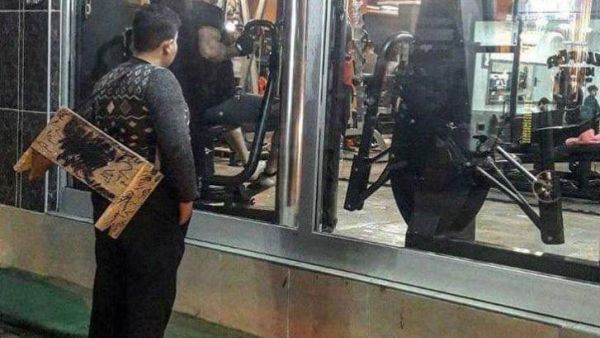 Mohammed Khaled was seen wearing sandals and carrying his shoe polishing gear gazing longingly at the equipment inside (Twitter)