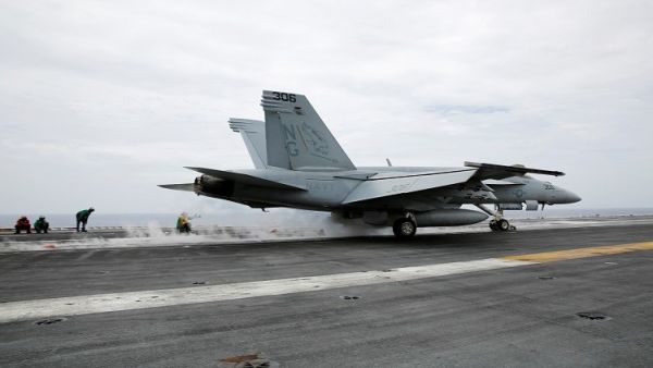  سقطت فوق الماء وأن أطقم الإنقاذ اليابانية والأمريكية تبحث عن الطيار