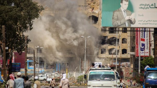 Smoke billows after a mortar shell hit a building in the Beer Basha area in Taiz on March 12, 2016, during clashes between forces loyal to Yemen's Saudi-backed president and Houthi rebels. (AFP/Ahmad al-Basha)
