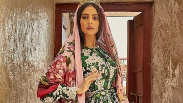 The blogger modeled in Dubai’s Old Souk and wore a long-length dress printed with clutches of white flowers (Source: tamaraalgabbani - Instagram)