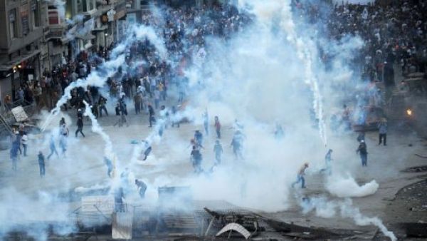 آلاف الأرجنتينيات يتظاهرن من أجل تشريع الإجهاض
