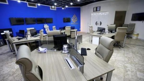 مكتب قناة الجزيرة بعد اغلاقه في بغداد
