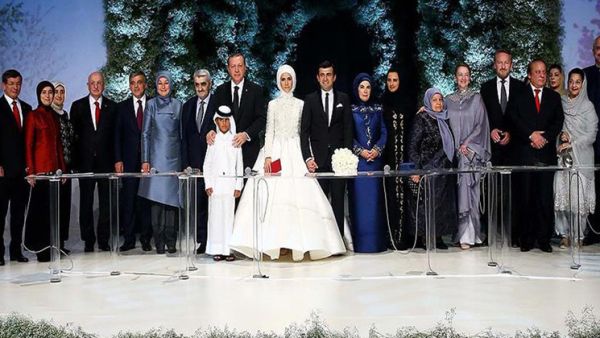 الجيش التركي يدافع عن حضور قائده زفاف ابنة اردوغان
