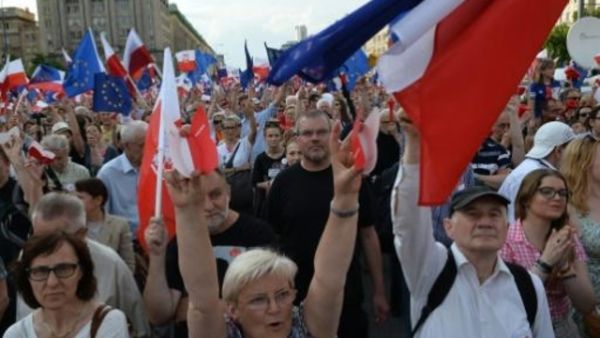 عشرات الاف المتظاهرين في بولندا رفضا لسياسة الحكومة