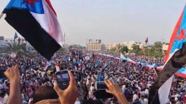 انصار “الحراك الجنوبي” يتجمعون في عدن للمطالبة بالانفصال
