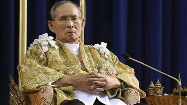 بوميبول أدولياديج ملك تايلاند
